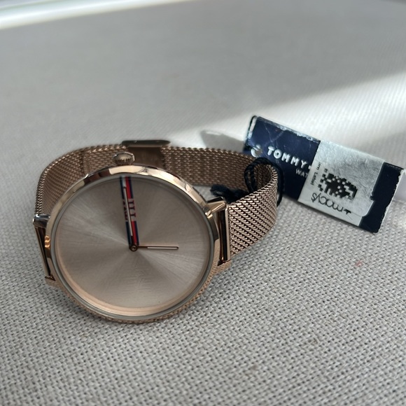 Tommy Hilfiger Alexa Carnation Rose Gold-Tone Mesh Ladies Watch #1782158 NWT - Picture 2 of 8